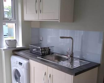 Our holiday Home from home in Castlerock, close to amenities, ideally located. - Portstewart - Kitchen