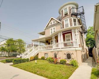 Modern Ocean City Getaway Walk to Boardwalk! - Ocean City - Building