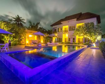 Jm Hotel Kuta Lombok - Kuta - Piscina