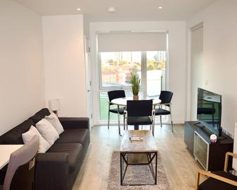 Apartment In The Heart Of London Greenfo - Greenford - Living room