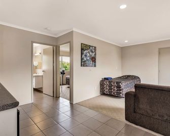 小屋公園溫泉汽車旅館 - 陶朗阿 - 客廳