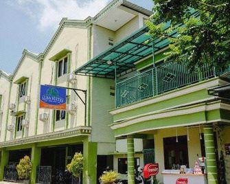 OYO Life 2508 Alba Suites Homestay Syariah - 똘릉아궁 - 건물