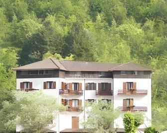 Hotel Acquevive - Scanno - Building