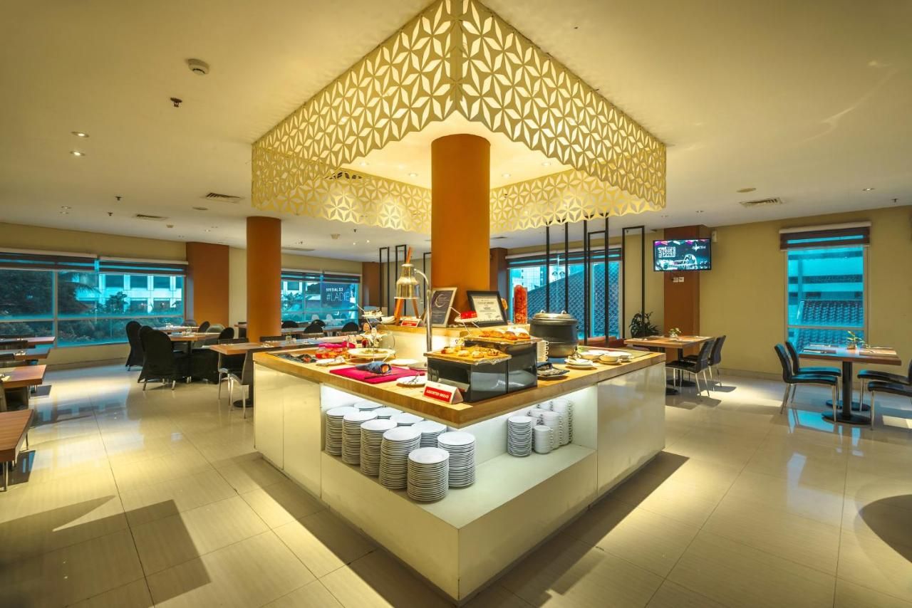 Crown Prince Hotel Surabaya thumbnail 3