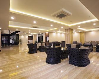 Verse Hotel Cirebon - Cirebon - Lobby