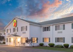 Super 8 by Wyndham Canandaigua - Canandaigua - Bâtiment