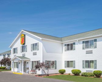 Super 8 by Wyndham Canandaigua - Canandaigua - Gebouw