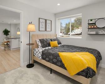 Brand New Designer's Modern 1BR Home 1min to I-5 - Lynnwood - Bedroom