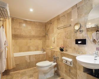 Jakarta Airport Hotel - Tangerang City - חדר רחצה