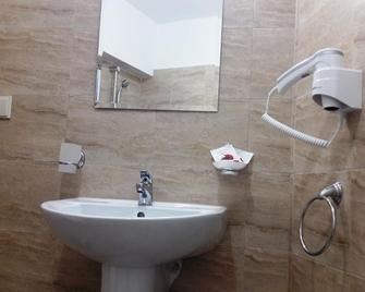 Ariana Hotel - Kiten