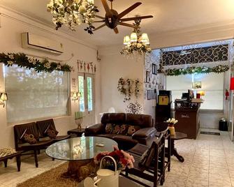 Kakaku The Guest House - Adilabad - Living room