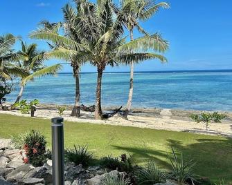 Mokusiga Villas Tolu - Private Beachfront Villa - Korolevu - Playa