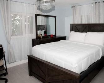 Luxury Modern Home - Coral Springs, Florida - Coral Springs - Bedroom