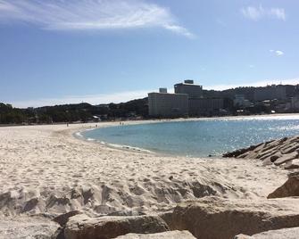 Guest House Shirahama R-Cafe - Female Only - Shirahama - Beach