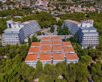 Hotel Medena - Seget Donji - Building