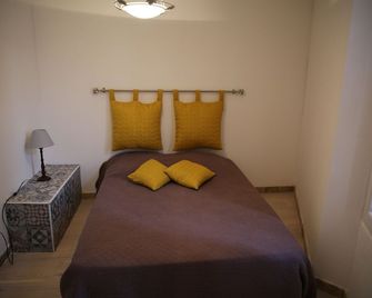 Hotel restaurant les pins - Sillans-la-Cascade - Bedroom