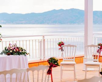 Altafiumara Resort & Spa - Villa San Giovanni - Balcón