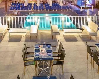 Petunya Beach Resort - בודרום