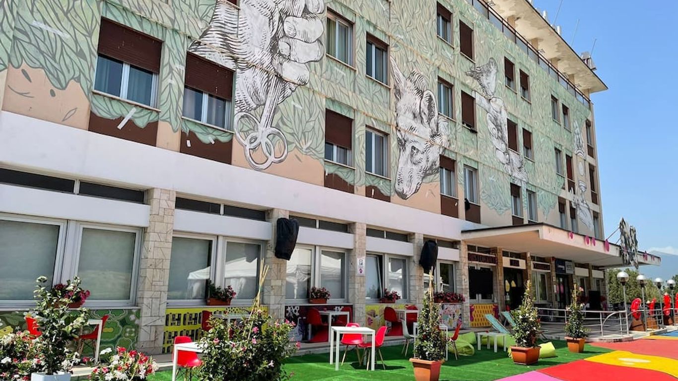 Lh Hotel Arca Street Art