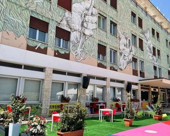 Lh Arca Street Art Hotel - ספולטו - בניין