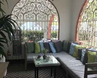 Casa Isabel Bed & Breakfast - San Juan - Living room