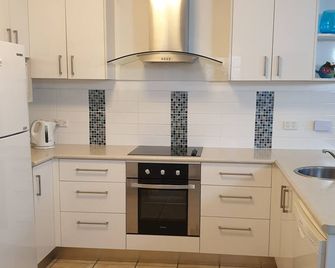 Nautilus Holiday Apartments - פורט דאגלאס - מטבח