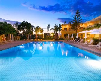 Solimar Ruby - Mália - Bể bơi