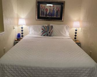 Lakeview Lodge - Gladstone - Bedroom
