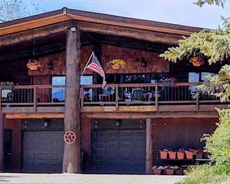 Macy's Muse Log Cabin - Paonia - Edificio