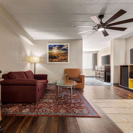 Days Hotel by Wyndham Allentown Airport / Lehigh Valley image 1