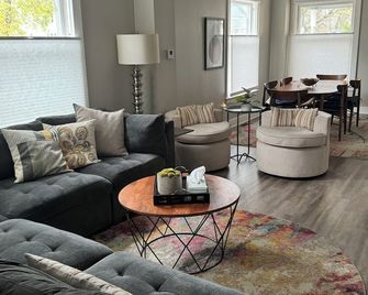 West Side is the Best Side of Grand Rapids - Grand Rapids - Living room
