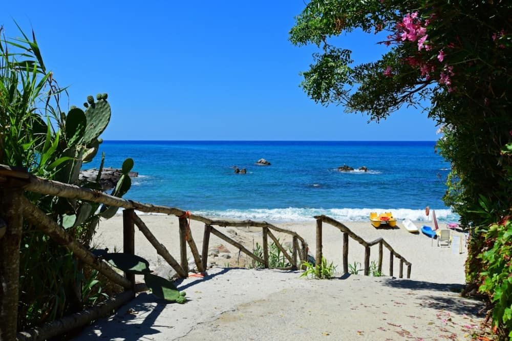 فيلاجو لا بيتزوتا - تروبيا - شاطئ