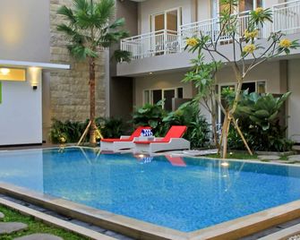 Choice Stay Hotel Denpasar - Denpasar - Pool