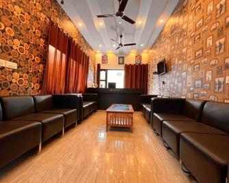 The kempty Fall Resort, Mussoorie - Lavish & Luxury Stay - Mussoorie - Lounge