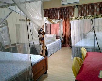 Fanaka Safaris Campsite & Lodges - Mto wa Mbu - Bedroom