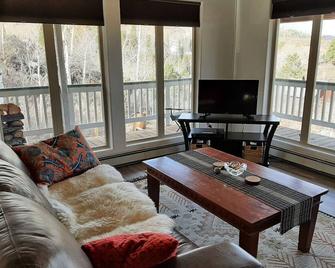 Your Rocky Mountain Vacationawaits You - Ridgway - Living room