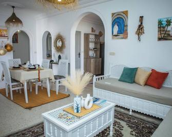 Villa Bianca - 10 minutes from the beach! - Mezraia - Living room