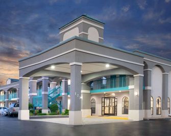 Super 8 by Wyndham Murfreesboro - מרפריסבורו - בניין