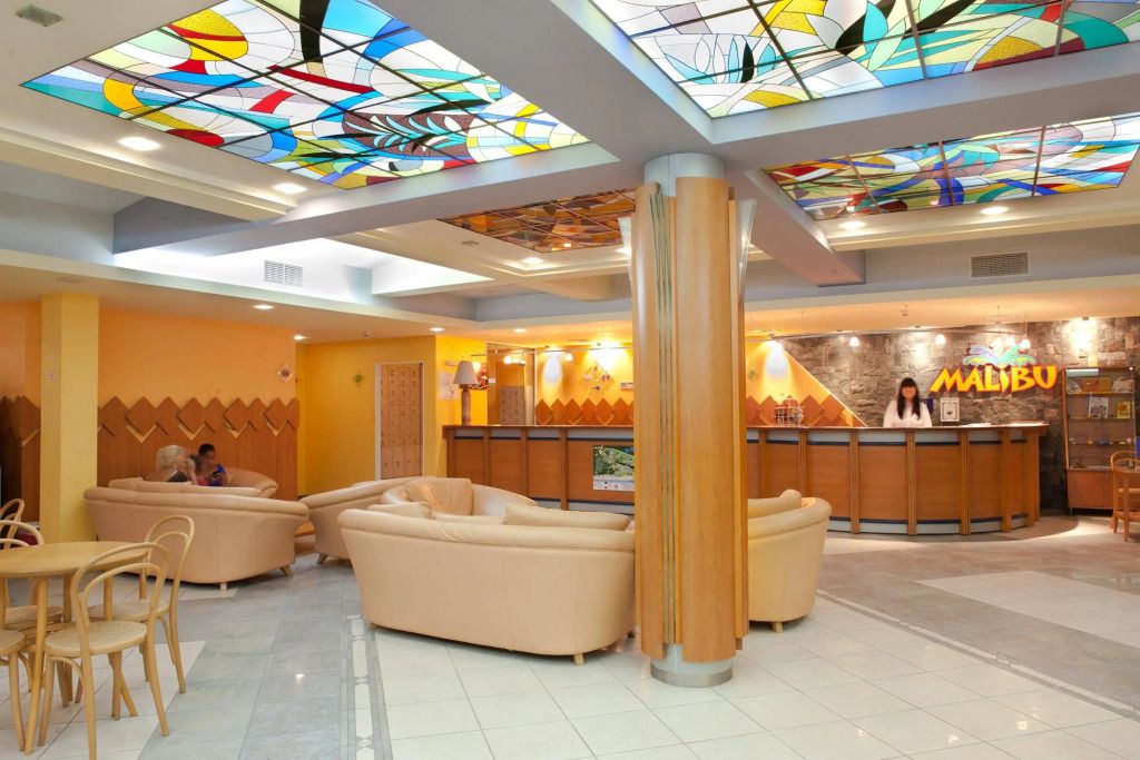 Hotel Malibu - אלבנה - דלפק קבלה