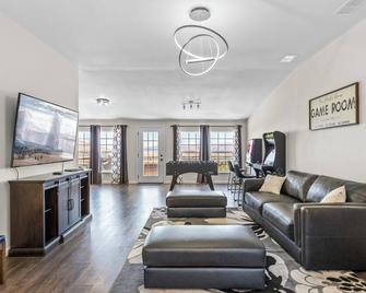 Five Points House with Amazing Views - Tehachapi - Obývací pokoj