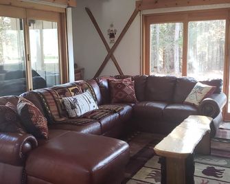 Delightful Vacation Home - Minutes to Okemo, Direct Access to VAST trails - Ludlow - Salon