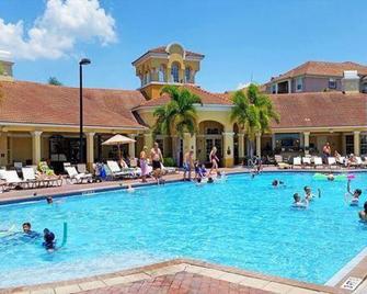 4802 Cayview Avenue #104, - Williamsburg (Florida) - Piscina