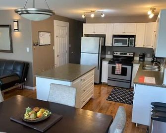 Executive 3 bedroom semidetached - Бонівіл - Кухня