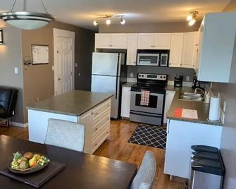Executive 3 bedroom semidetached - Бонівіл - Кухня