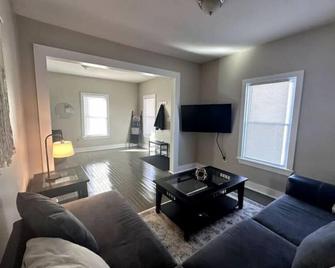Freshly Renovated Modern Detroit Home - Detroit