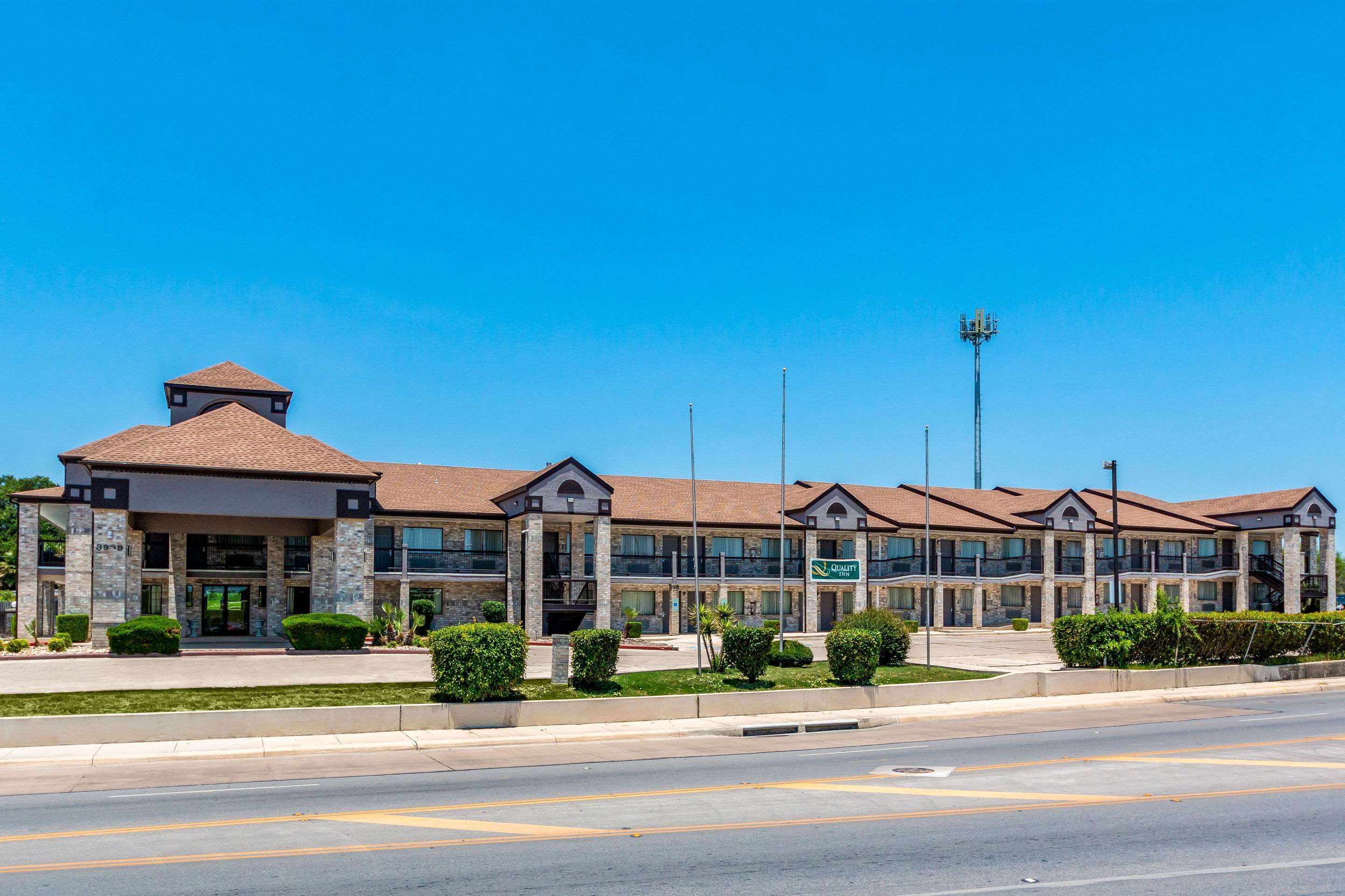 Quality Inn I 10 East Near Att Center 55 1 3 2 San Antonio