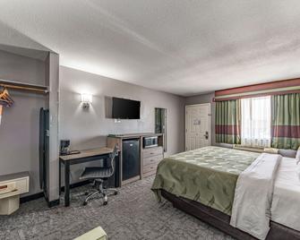 Quality Inn I-10 East near Frost Bank Center - San Antonio - Schlafzimmer