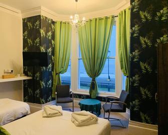 Four Oaks Hotel - Llandudno - Bedroom