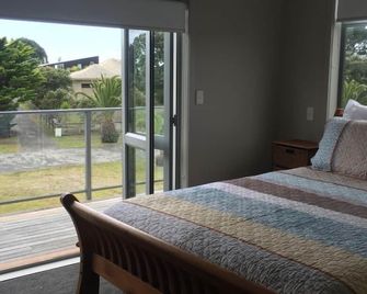 Holiday Escape at the beach - Matarangi - Makuuhuone