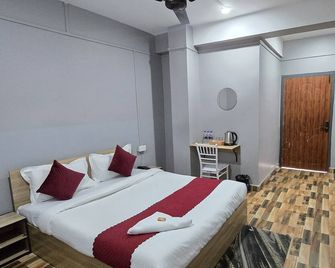 Hotel Pohor Regency 10 minutes travel to Kamakhya Temple - Guwahati